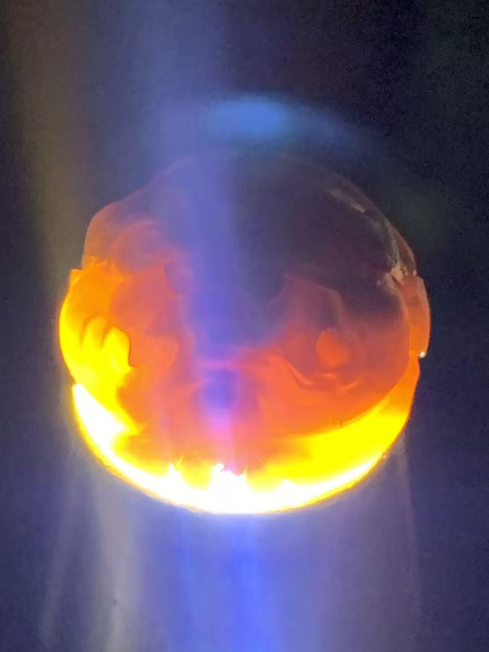 精美亚光冻料战国红玛瑙手工雕刻瑞兽圆珠一颗！