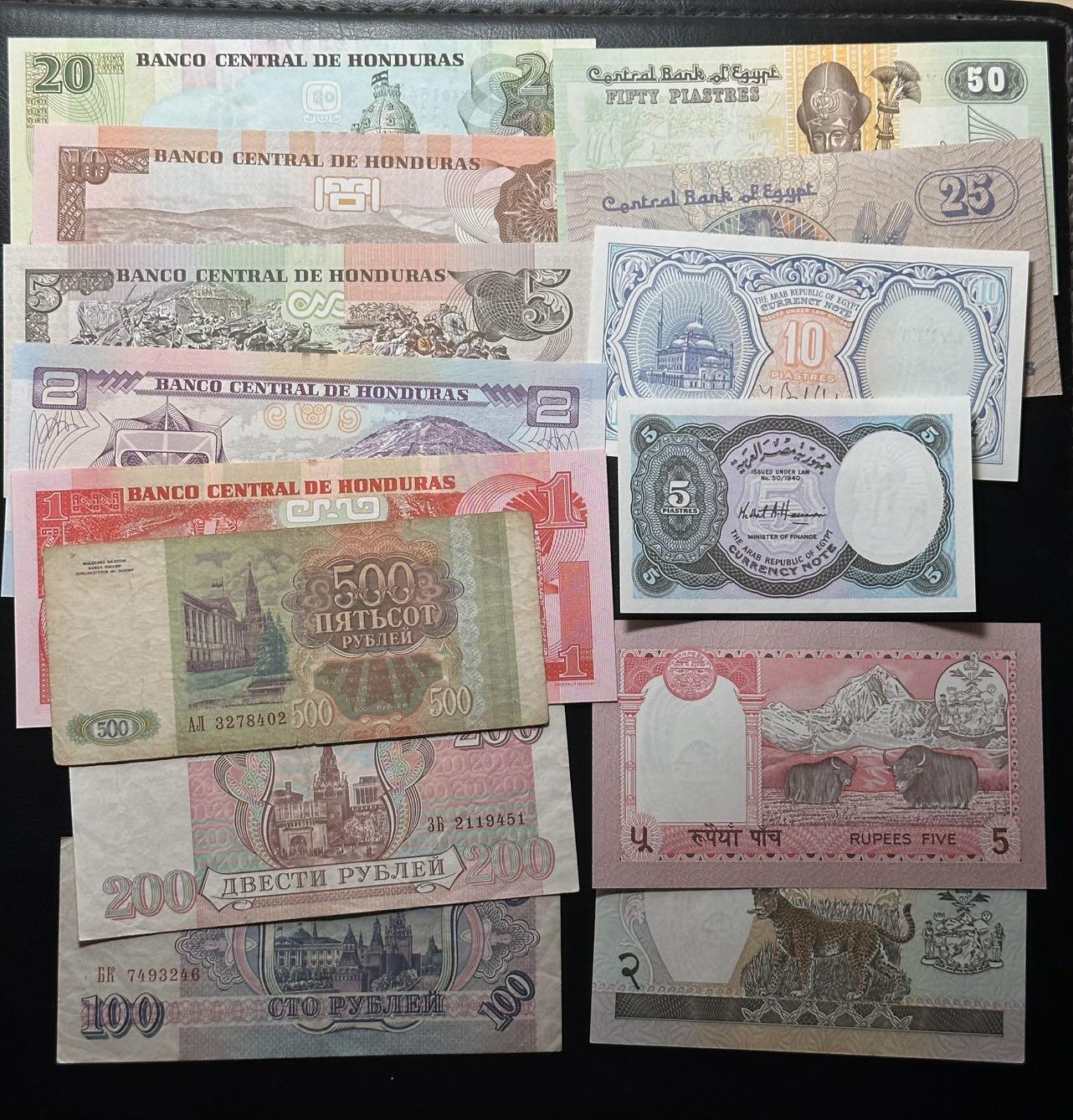 九十九场（喜迎元旦） 17套！各个国家及地区的56张纸币大合集！有非常好的品种！品相不一。