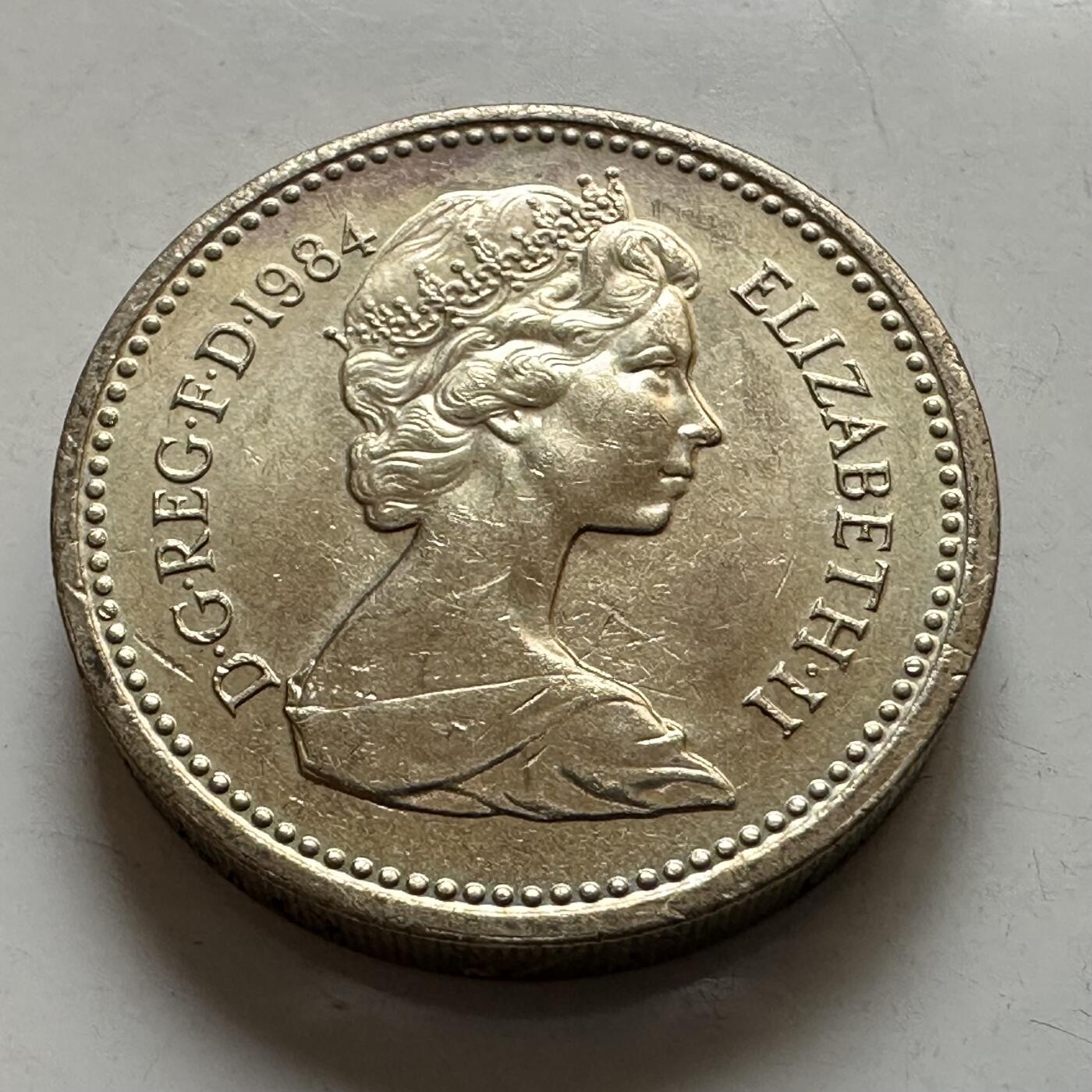 🌹外币初藏🌹🐯2026年第1场  每周二四六晚8️⃣点 接代拍 英国1984年一英镑 全新