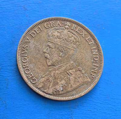 外国优质老铜币高银银币，周六九点倒数截拍，满百包邮，持续收拍 - 加拿大 1914 年1 分铜币，铸于乔治五世时期、一战爆发年。正面国王像连英联邦脉络，背面枫叶纹（加象征）环 “ONE CENT CANADA”，青铜包浆载百年痕。见证加殖民向自治过渡，属英联邦货币标本，存世渐稀，解码北美殖民史与战争节点，收藏融历史符号与地域文化 。