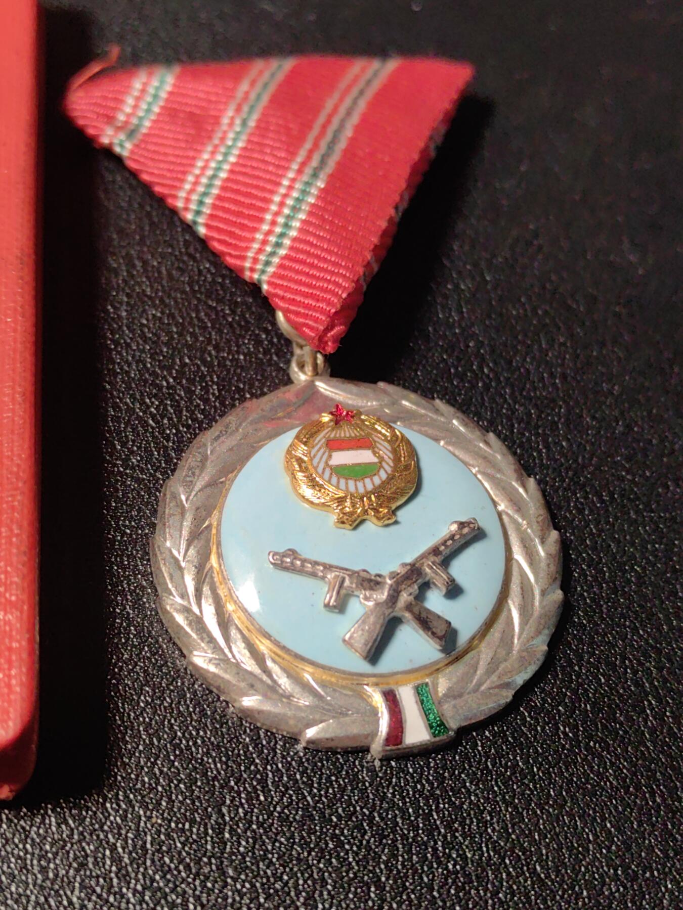 靖甫拍卖新拍第一场 匈牙利优秀服役勋章带证 早期硬壳小证