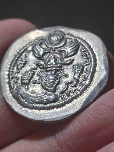 美品！萨珊波斯1德拉克马银币，造于卑路斯一世第三次造币时期，造于历史名城AB（尼沙布尔）厂，无纪年，这是位于大呼罗珊的稀有造币厂，千里挑一的美品