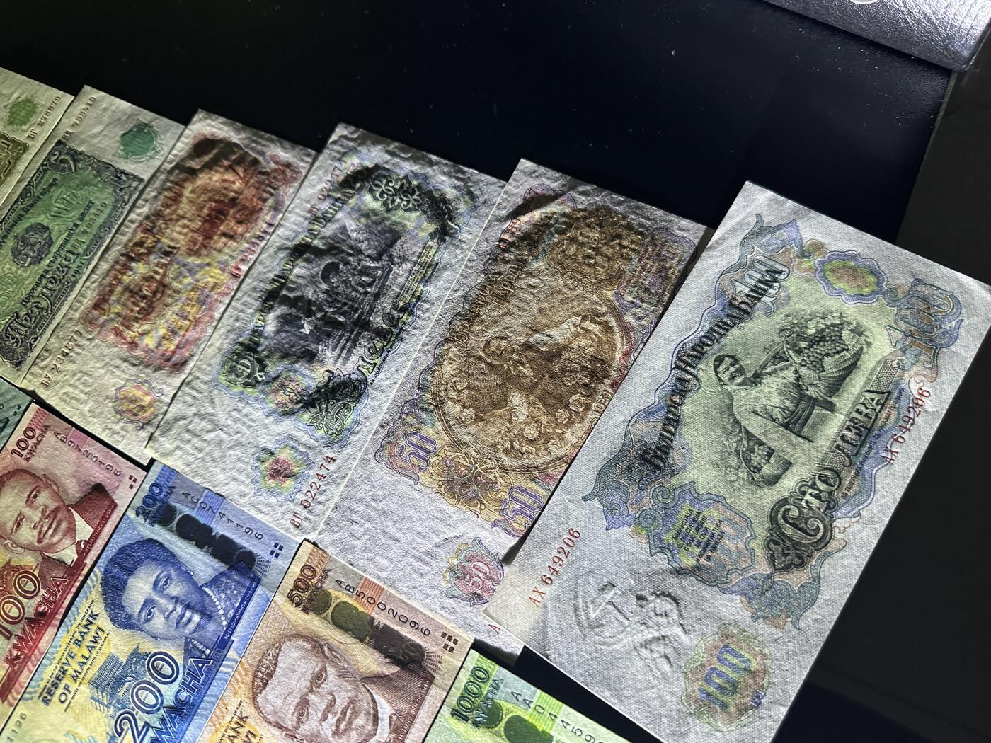 《外钞收藏家》第五百九十八期（2026年新年第一场）（本平台长期征集拍品、欢迎藏友们联系合作） 马拉维6张全新+保加利亚6张有黄斑 品相如图