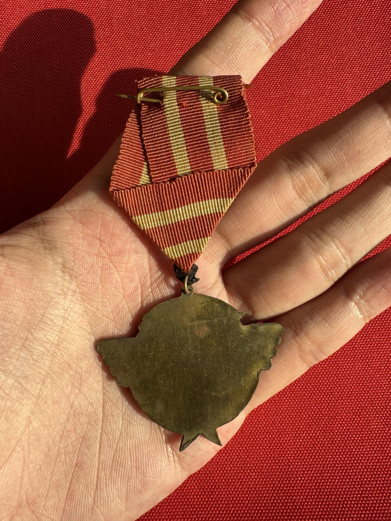 五哥徽章群   30号周二晚上八点4群联拍 铜章