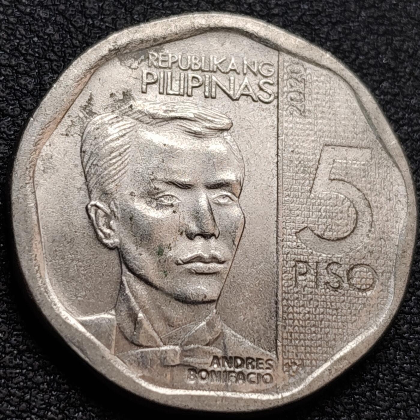 泉币菌-第158场-元旦欢乐场，开年第一场，新年快乐！（特修改截拍时间为23:30分） 版别少见 内缘为多边形 菲律宾 5比索镍币 阿奎纳多 直径26MM