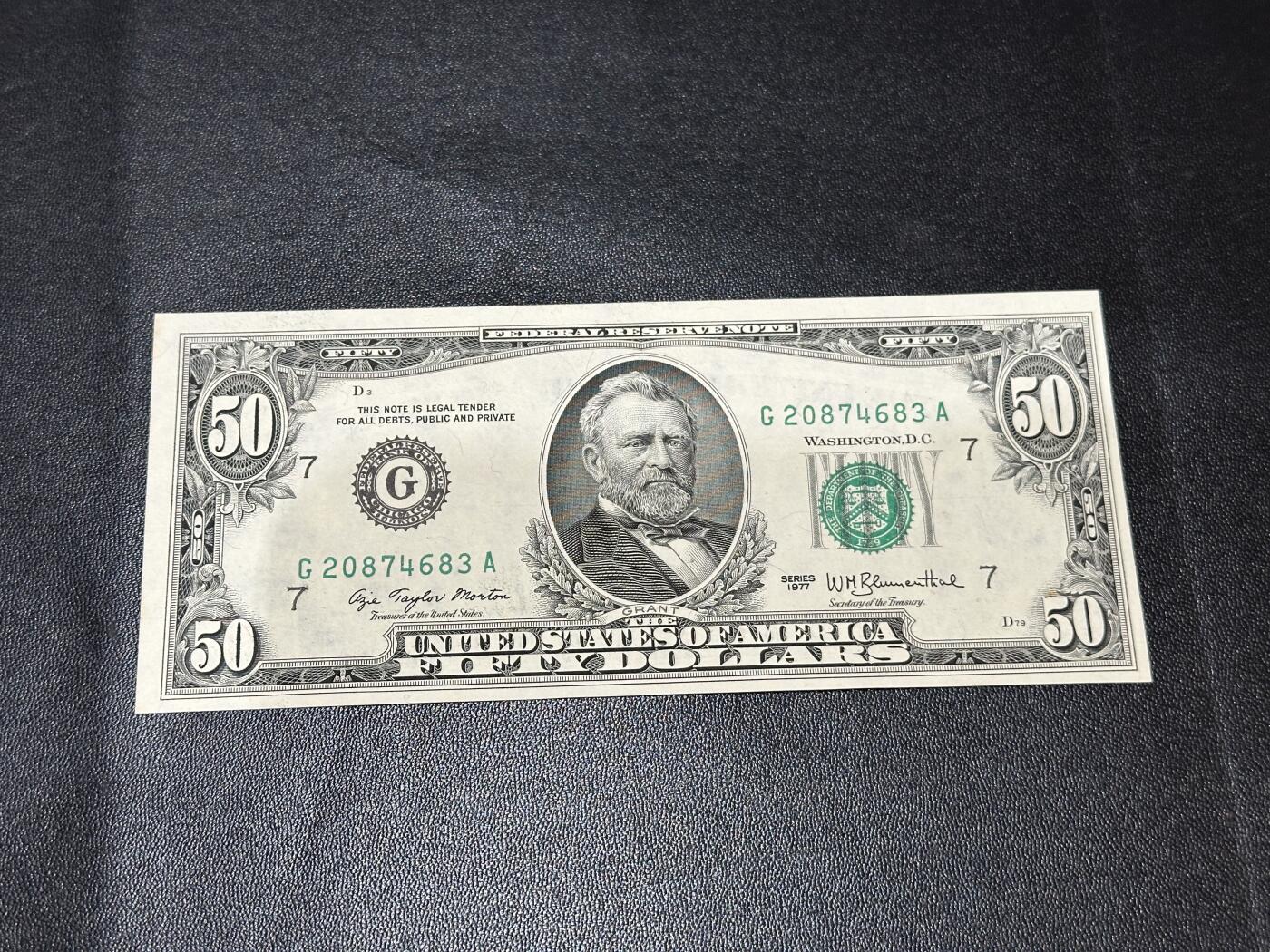 《外钞收藏家》第五百九十八期（2026年新年第一场）（本平台长期征集拍品、欢迎藏友们联系合作） 1977年美国小头版50美元 无折 一个角有黄斑