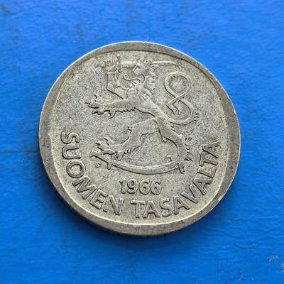外国优质老铜币高银银币，周六九点倒数截拍，满百包邮，持续收拍 - 芬兰1966 年 1 马克银币，正面持剑雄狮国徽（芬兰独立精神图腾），背面植物纹衬 “1 MARKKA”，北欧极简美学。银质包浆载战后共和脉络，国徽符号凝民族记忆。存世因流通渐稀，融历史符号与设计巧思，是解码芬兰身份、收藏北欧小众币的独特标本 。