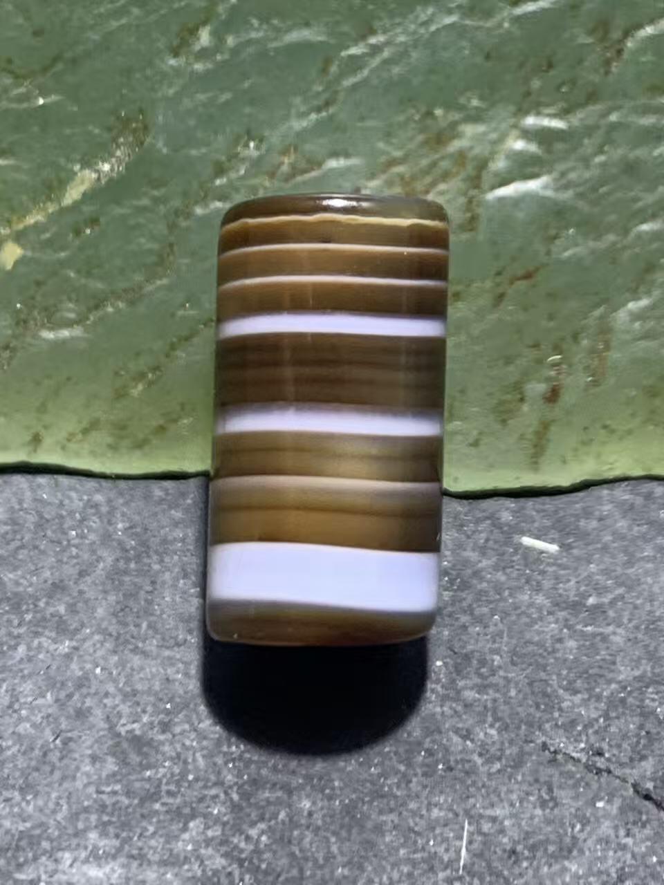 药师玛瑙直桶随形桶珠一颗，