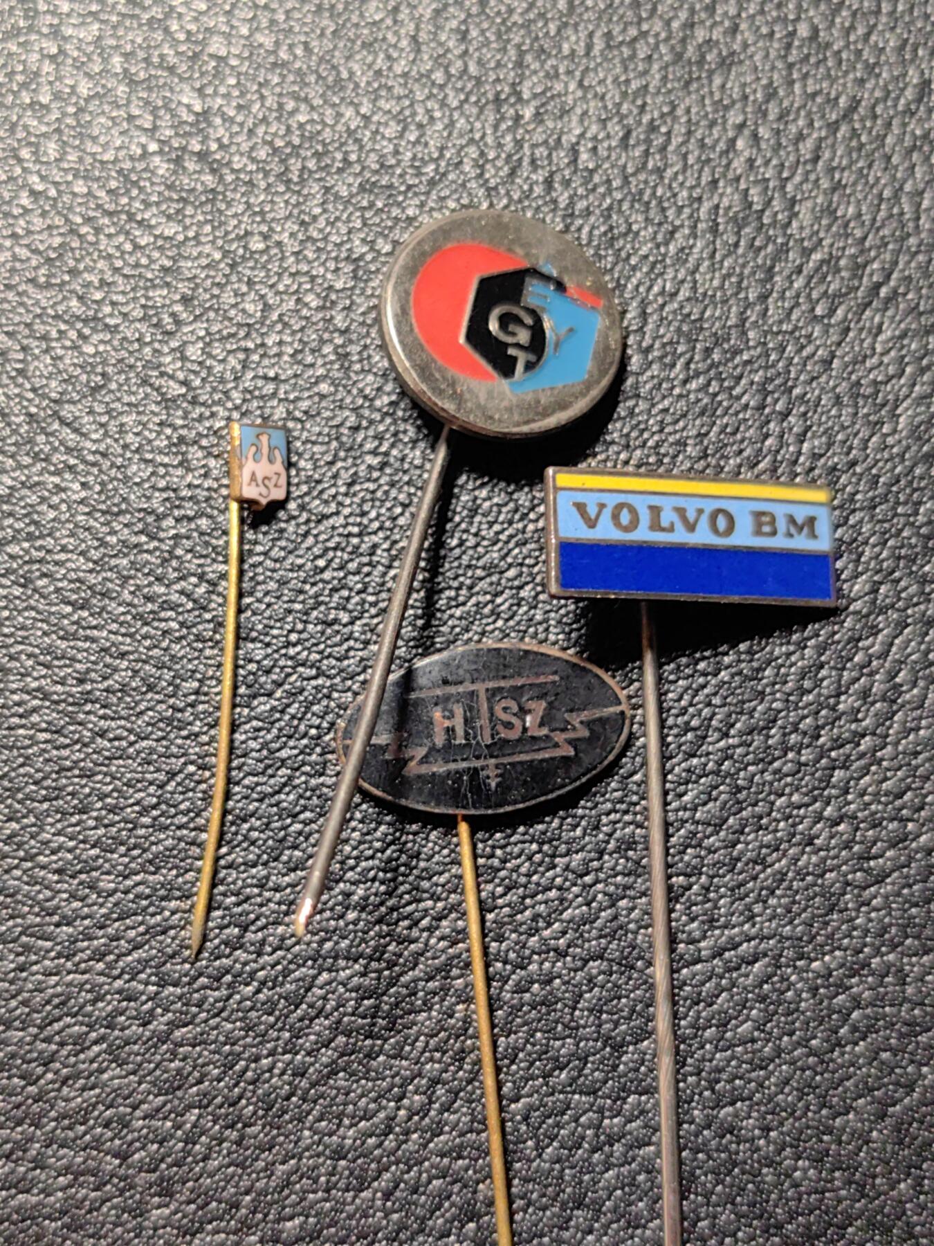 靖甫拍卖新拍第一场 铜珐琅徽章一组