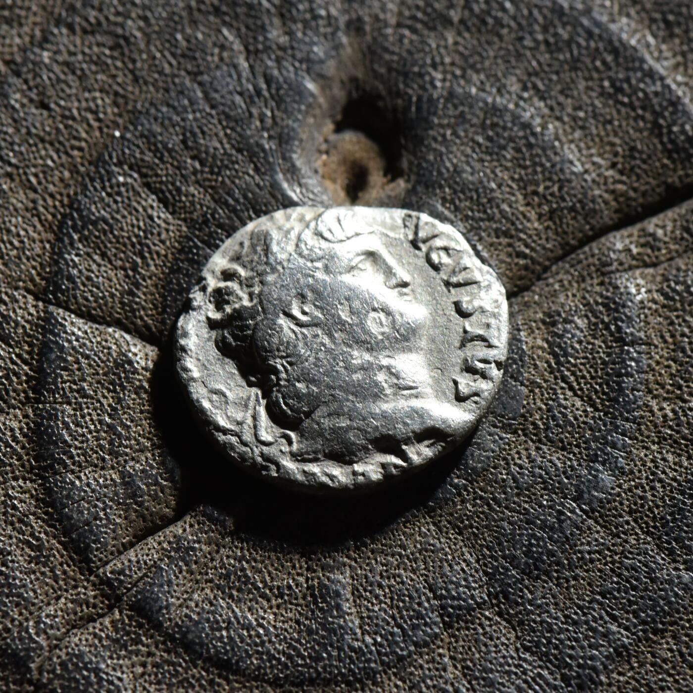 【良泉】第45期【直播场】1月15日晚19.30点开拍！ 208组，西方古代钱币、丝路古珠杂项专场 【藏家出品C】罕见 罗马帝国 公元54-68年 尼禄 第纳尔银币，2.5克