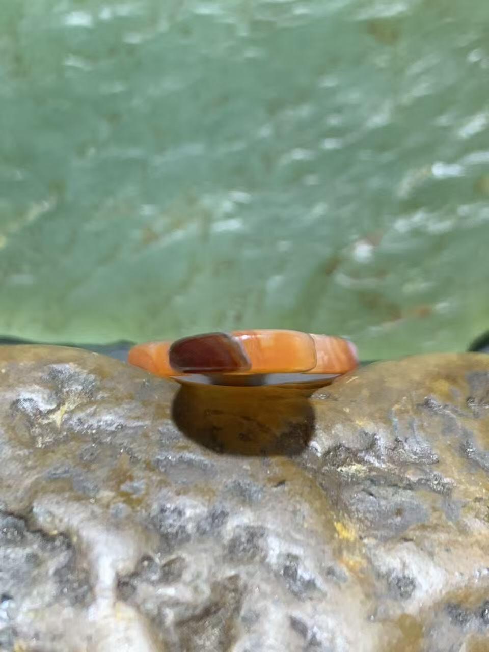 巴西玛瑙飞镖形通货吊坠一个，