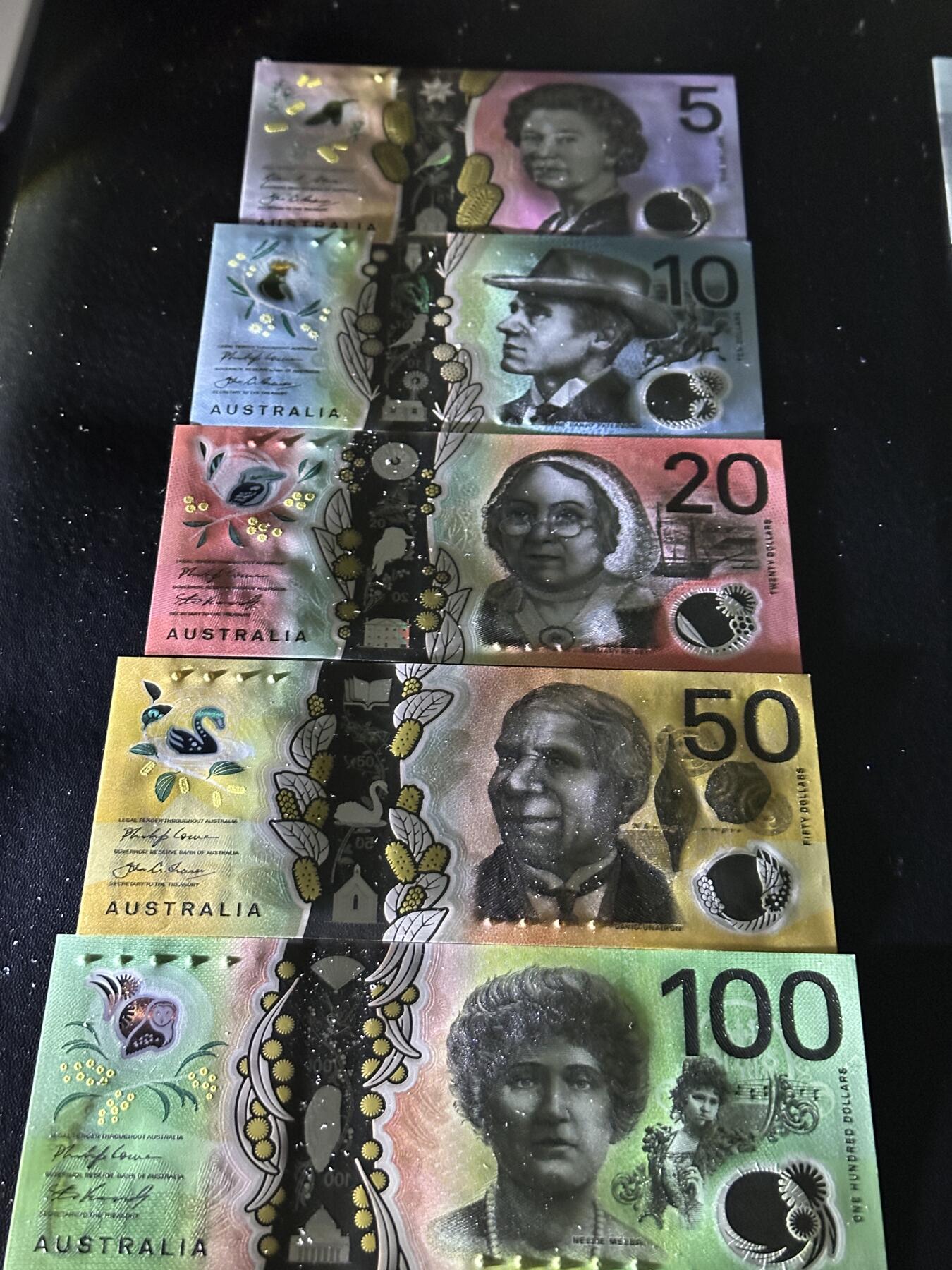 《外钞收藏家》第五百九十八期（2026年新年第一场）（本平台长期征集拍品、欢迎藏友们联系合作） 澳大利亚5-100元 五张一起 全新UNC