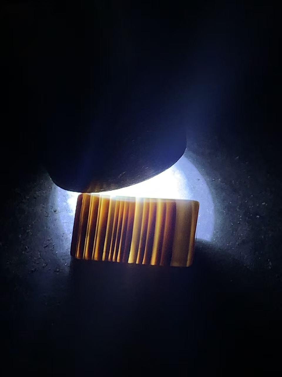 药师玛瑙直桶随形桶珠一颗，