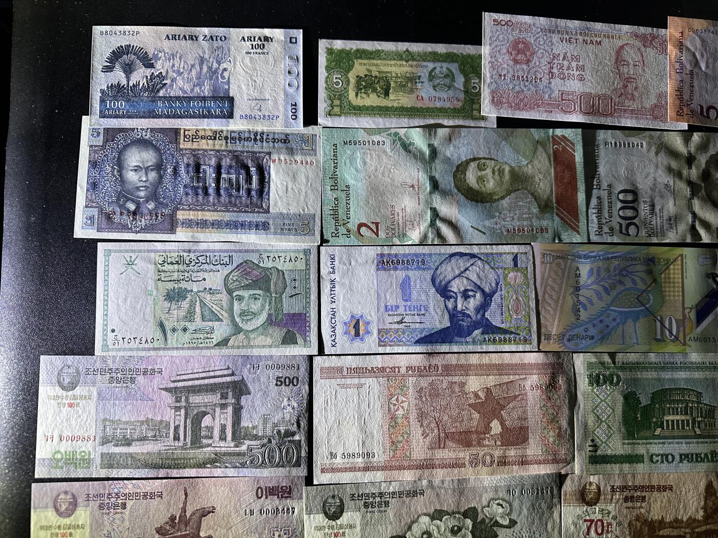 《外钞收藏家》第五百九十八期（2026年新年第一场）（本平台长期征集拍品、欢迎藏友们联系合作） 马达加斯加、斯里兰卡、柬埔寨、老挝等几十张一起 全新 个别不绝 有小瑕疵