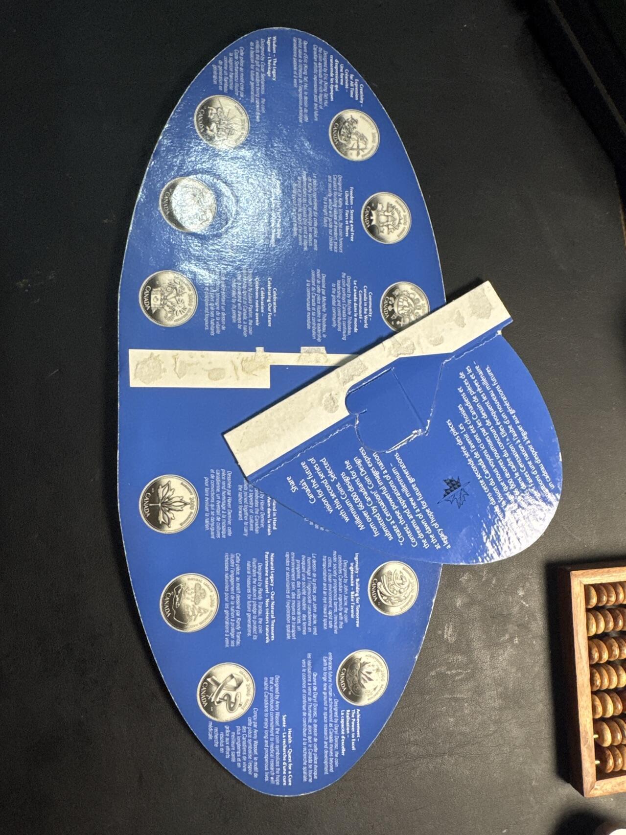 ❤️【币观天下】❤️ 第337期钱币拍卖- 2026.1.2周五晚上6点半场-长期征集拍品 加拿大2000年千禧12个月镍币套装一套12枚卡册有氧化，支架有脱胶