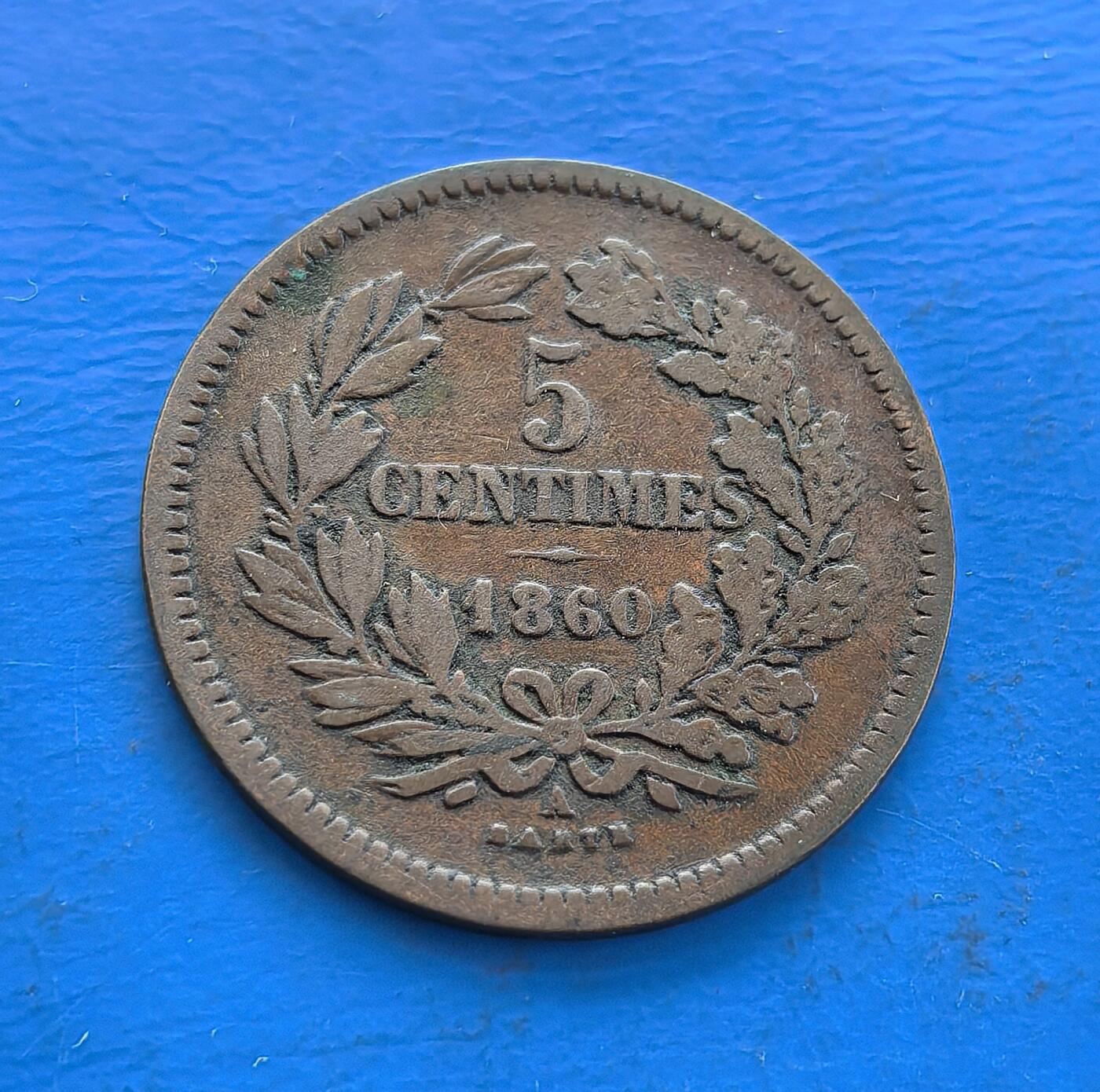 外国优质老铜币高银银币，周六九点倒数截拍，满百包邮，持续收拍 卢森堡大公国1860 年 5 分铜币，正面花环寄繁荣愿景，背面纹章（雄狮、王冠）彰王室威严。铜质包浆凝百年岁月，存世因年代流逝渐稀。见证卢森堡君主制货币脉络，融纹章艺术与欧陆小国历史，是解码其早期发展与货币美学的珍稀标本 。
