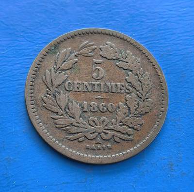 外国优质老铜币高银银币，周六九点倒数截拍，满百包邮，持续收拍 - 卢森堡大公国1860 年 5 分铜币，正面花环寄繁荣愿景，背面纹章（雄狮、王冠）彰王室威严。铜质包浆凝百年岁月，存世因年代流逝渐稀。见证卢森堡君主制货币脉络，融纹章艺术与欧陆小国历史，是解码其早期发展与货币美学的珍稀标本 。