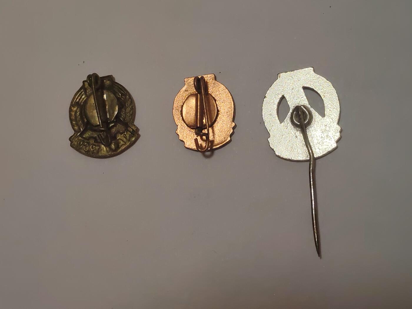 韵星假日拍卖第三十四期 -- Rimey Holidays Auction 34 民主德国七年计划劳动模范奖章、mini插针一组