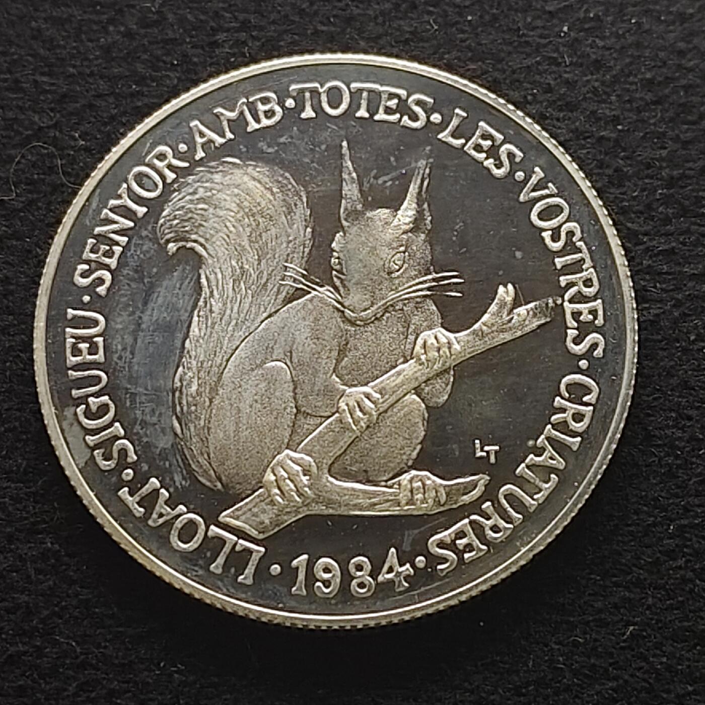 【全场包邮】纯粹捡漏拍491场（免费代拍第28场） 【少见】安道尔1984年20第纳尔野生动物系列红松鼠（35毫米16克）精制纪念银币-量5000