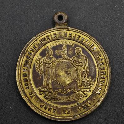 【淘币小摊】实时拍第八百三十八拍   散币银币场   满百包邮可预留二周 每周一统一发货   - 澳大利亚1911年乔治五世加冕纪念章30mm