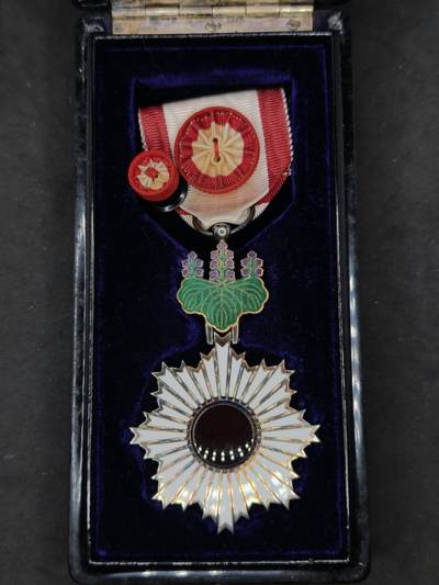 凯旋世界勋赏（第21期冬季大拍）（欢迎送拍）（对拍品有疑问请询问客服，不接受到手刀，出价默认拍品品相。请认真阅读拍卖规则！出价默认已认可！）（收到货请录制开箱视频，无视频概不处理问题。） - 四旭，带略带盒