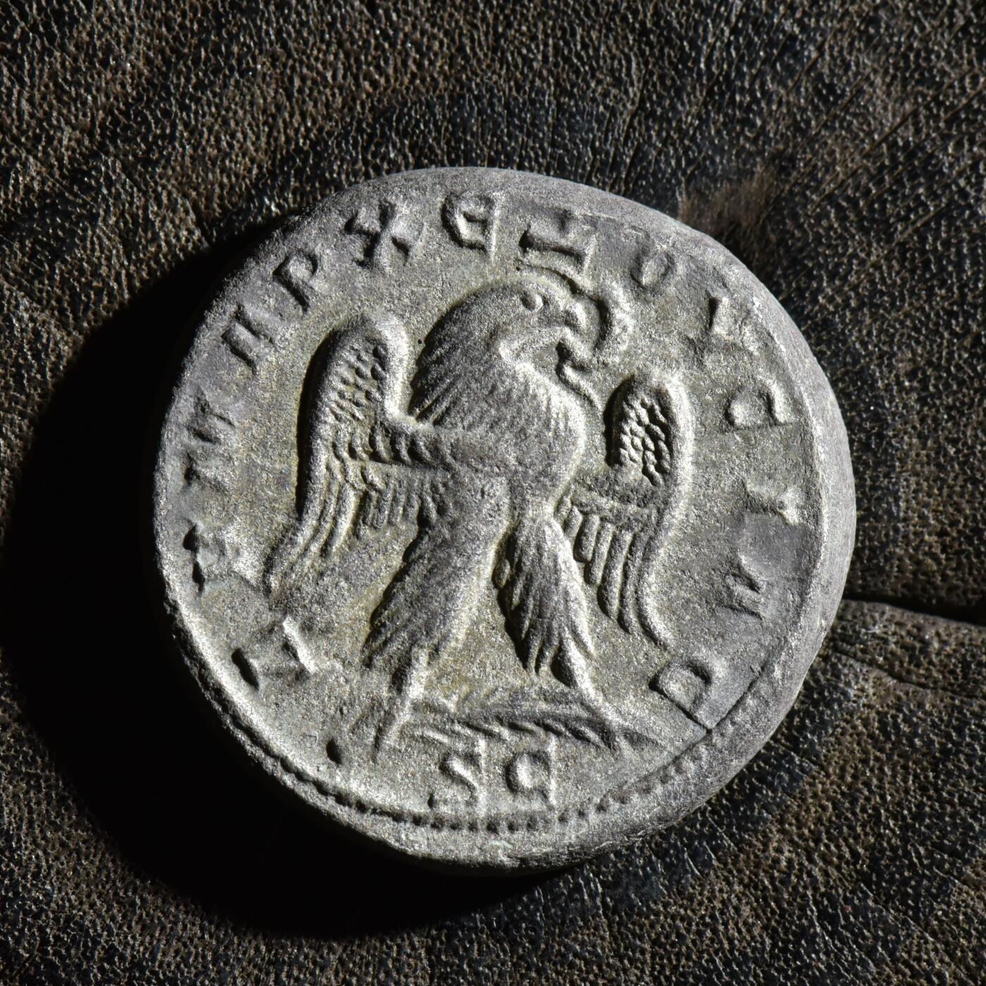 【良泉】第45期【直播场】1月15日晚19.30点开拍！ 208组，西方古代钱币、丝路古珠杂项专场 【藏家出品C】11.68克，精品 罗马帝国 公元249-251年 图拉真·德西乌斯 叙利亚行省 四德拉克马银币