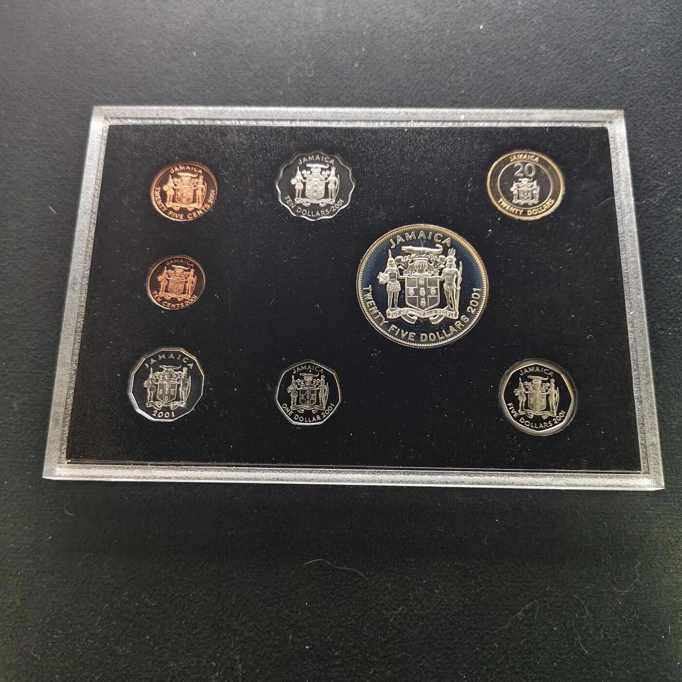 【全场包邮】纯粹捡漏拍491场（免费代拍第28场） 【罕见】牙买加2001年官方精制套币-含联合国儿童基金会精制克朗型（38.61毫米28.28克）纪念银币-量500