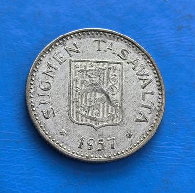 外国优质老铜币高银银币，周六九点倒数截拍，满百包邮，持续收拍 - 芬兰1957 年 200 马克银币，正面持剑雄狮国徽（芬兰象征），背面森林纹呼应北国风貌。铸于战后，承载国家身份符号，生产仅 1956 - 1959 年，存世渐稀。融北欧设计与历史脉络，是解码芬兰文化、收藏异域银币的独特标本 。