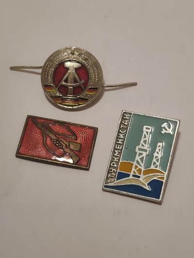 韵星假日拍卖第三十四期 -- Rimey Holidays Auction 34 - 民主德国帽徽工战队徽章一组