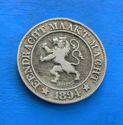 外国优质老铜币高银银币，周六九点倒数截拍，满百包邮，持续收拍 - 比利时 1894 年10 分，正面立狮配 “团结即力量” 铭文，背面镌利奥波德二世王室标识，银质包浆凝百年痕迹。见证比君主制与民族精神，设计融合国徽符号，属欧洲古典币稀缺标本，解码比利时近代史，收藏兼具历史厚重与文化意趣 。