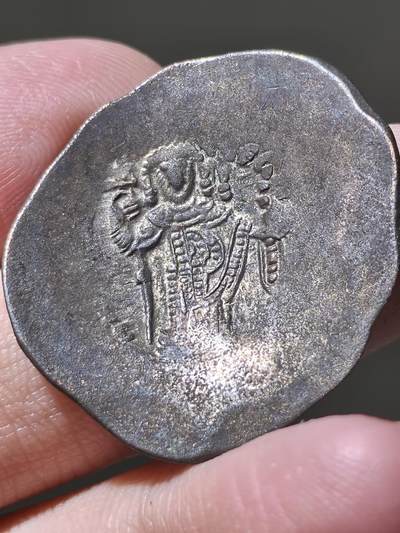 拜占庭帝国 公元1118-1143年 约翰二世 特拉奇碟形铜币，品相非常漂亮，银层尚全，打制清晰，重量达到4.3克。在拜占庭蝶形铜币中算很大的了