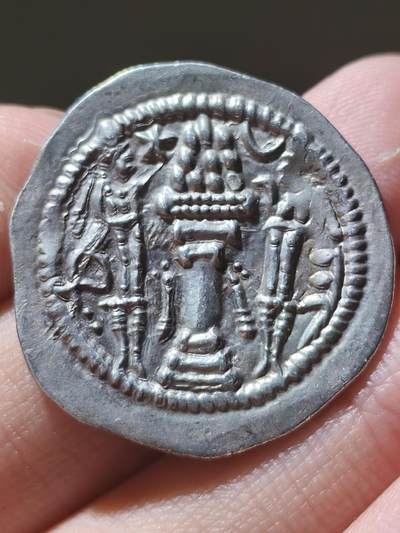 美品！萨珊波斯1德拉克马银币，造于卑路斯一世第三次造币时期，造于历史名城AB（尼沙布尔）厂，无纪年，这是位于大呼罗珊的稀有造币厂，千里挑一的美品