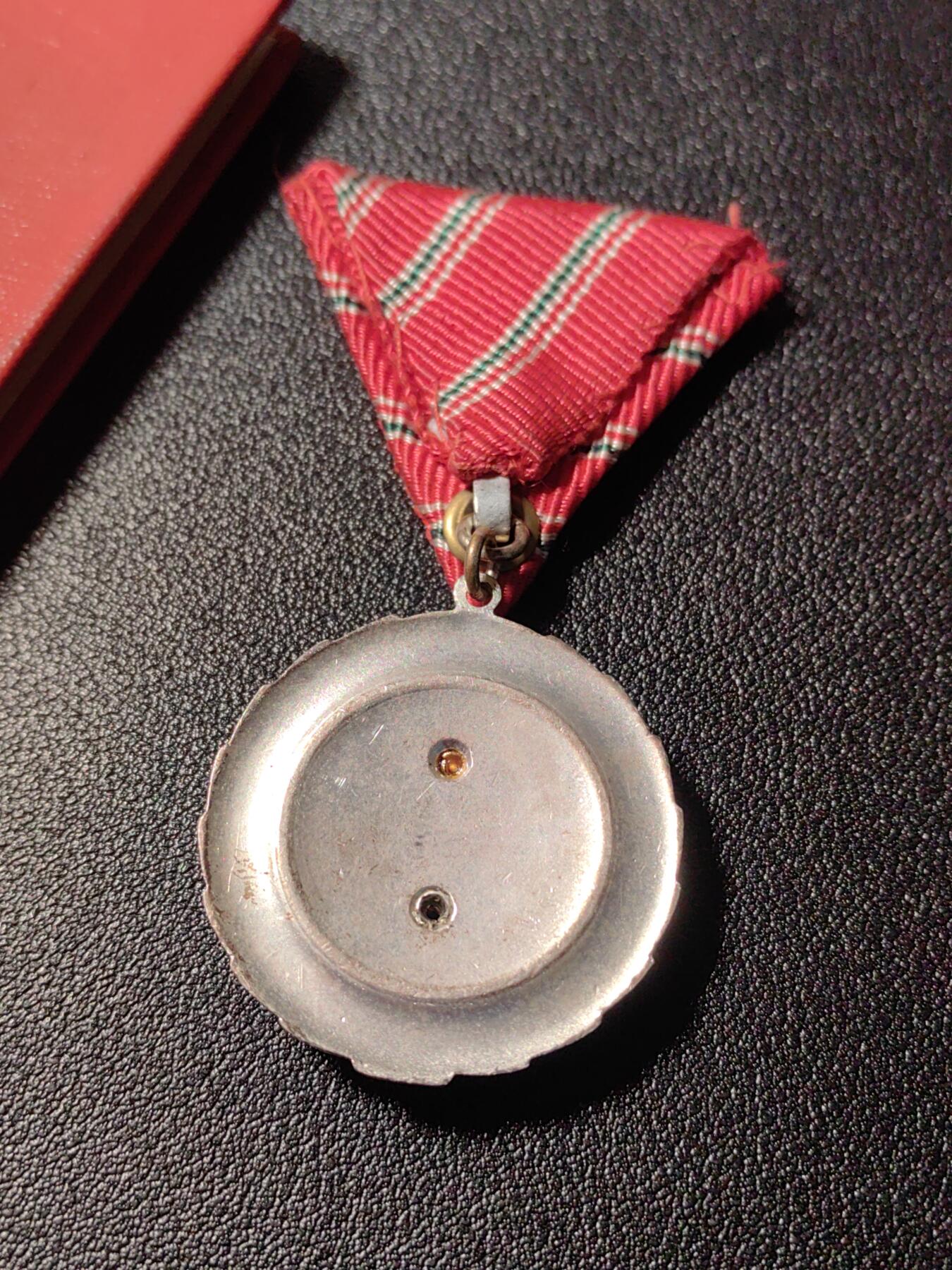 靖甫拍卖新拍第一场 匈牙利优秀服役勋章带证 早期硬壳小证