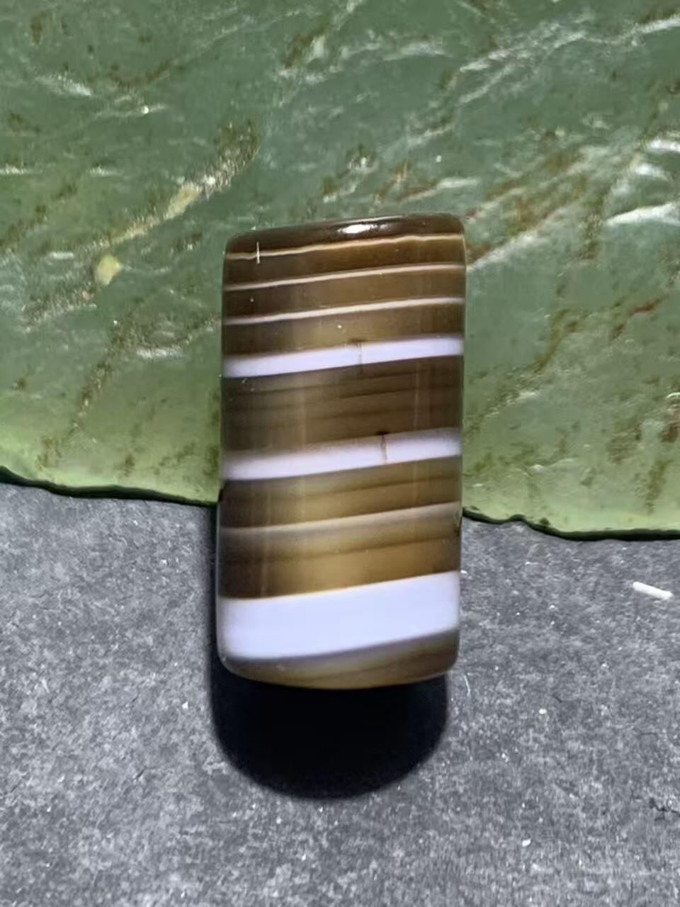 药师玛瑙直桶随形桶珠一颗，