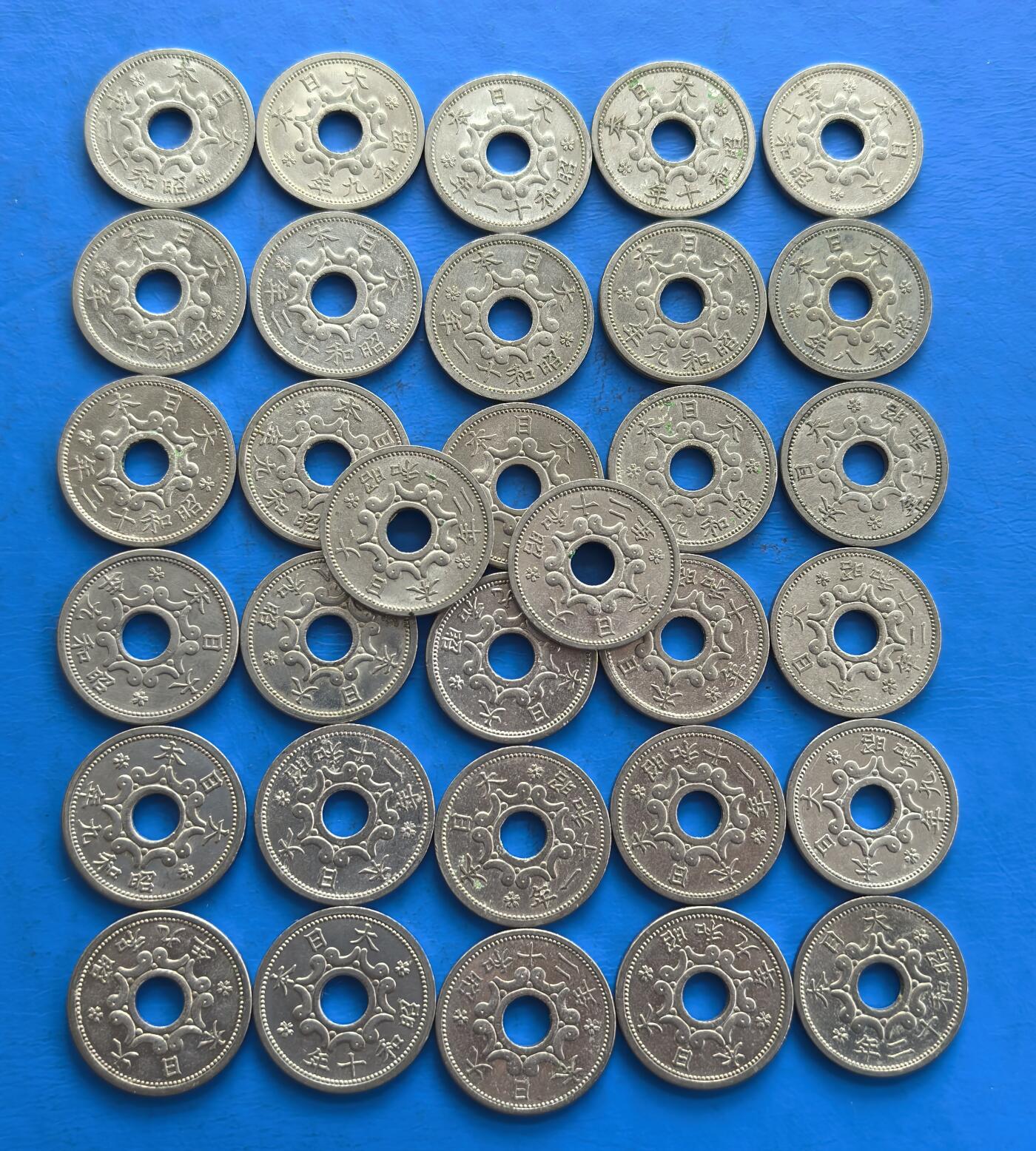 外国优质老铜币高银银币，周六九点倒数截拍，满百包邮，持续收拍 日本昭和九年-昭和十一年五钱32个，90克