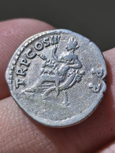 早期精品！ 罗马帝国 公元98-99年 图拉真继位时 第纳尔银币，这种银币的类型仅占图拉真发行很小一部分，非常少见这一枚品相很不错，文字齐全，图案居中，不可多得的美品