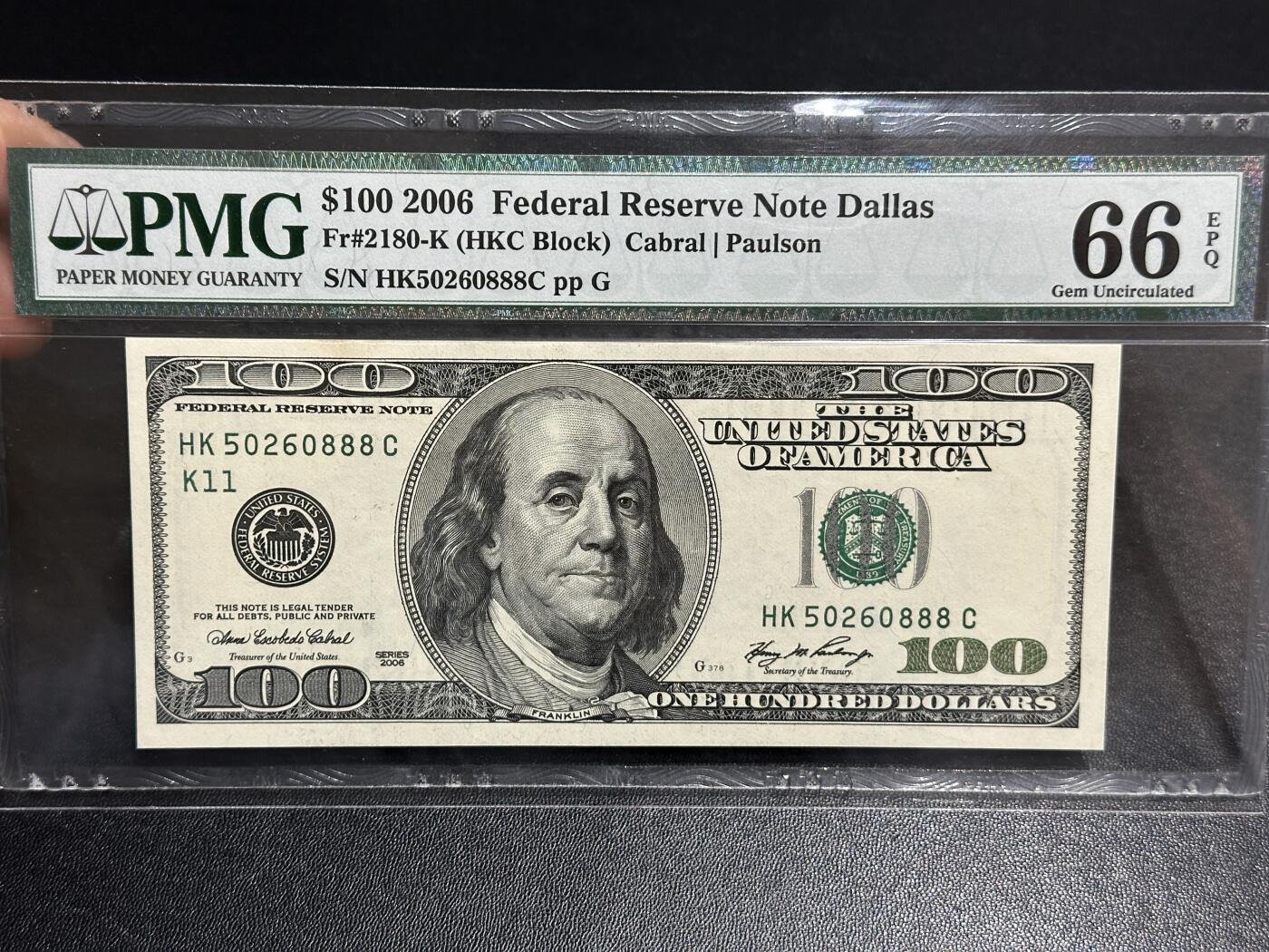 《外钞收藏家》第五百九十八期（2026年新年第一场）（本平台长期征集拍品、欢迎藏友们联系合作） 2006年美国大头版100美元 PMG66 无47豹子号888