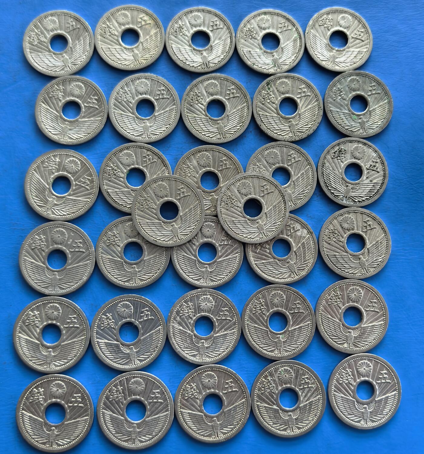 外国优质老铜币高银银币，周六九点倒数截拍，满百包邮，持续收拍 日本昭和九年-昭和十一年五钱32个，90克