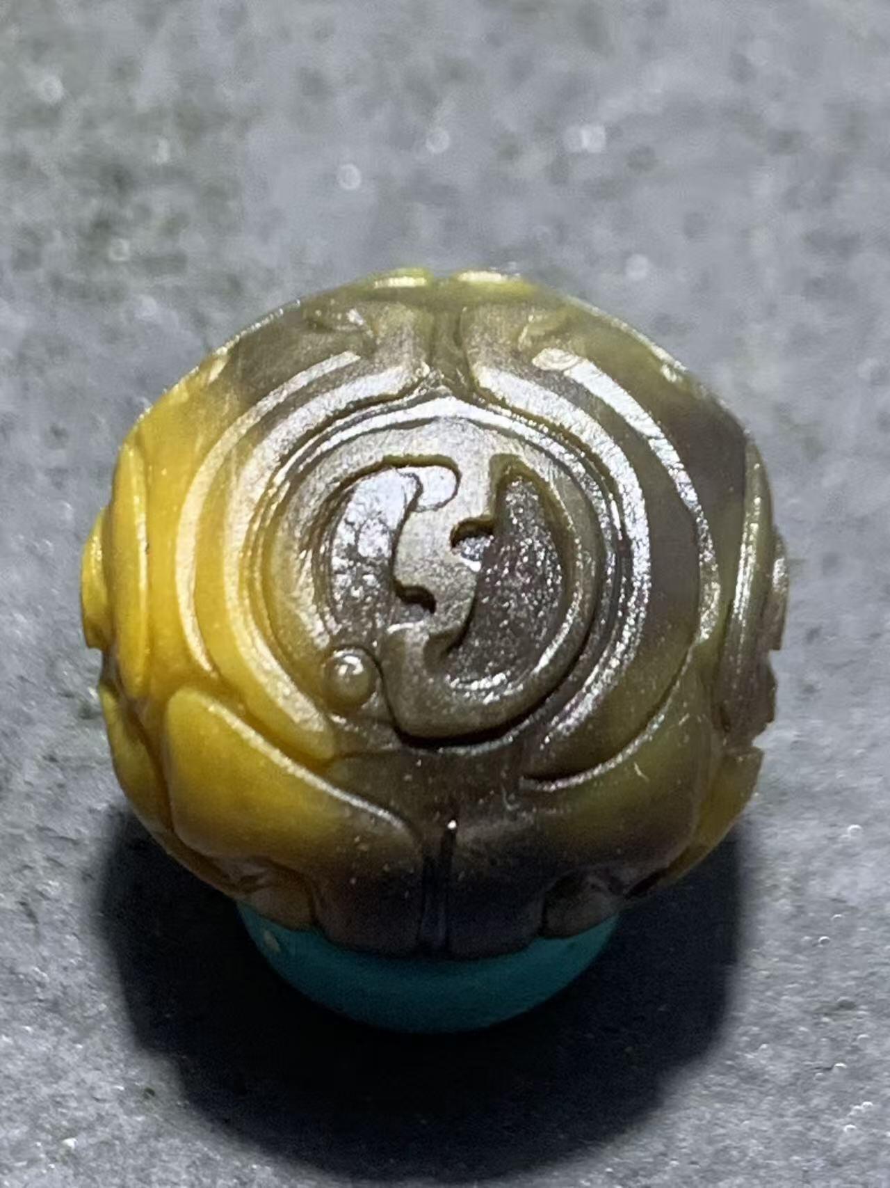 精美亚光冻料战国红玛瑙手工雕刻瑞兽圆珠一颗！