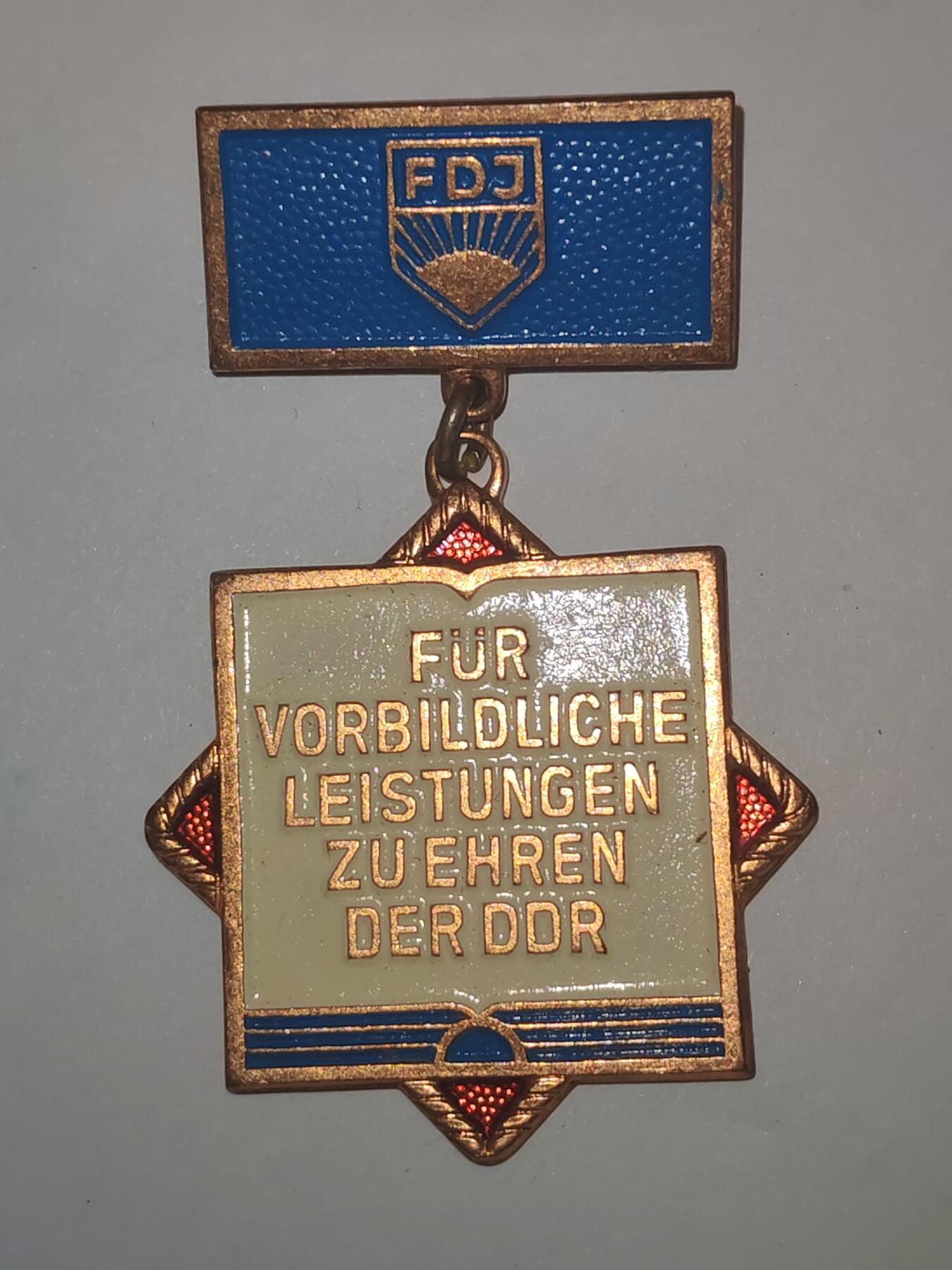 韵星假日拍卖第三十四期 -- Rimey Holidays Auction 34 民主德国自由德国青年团表彰良好知识奖章