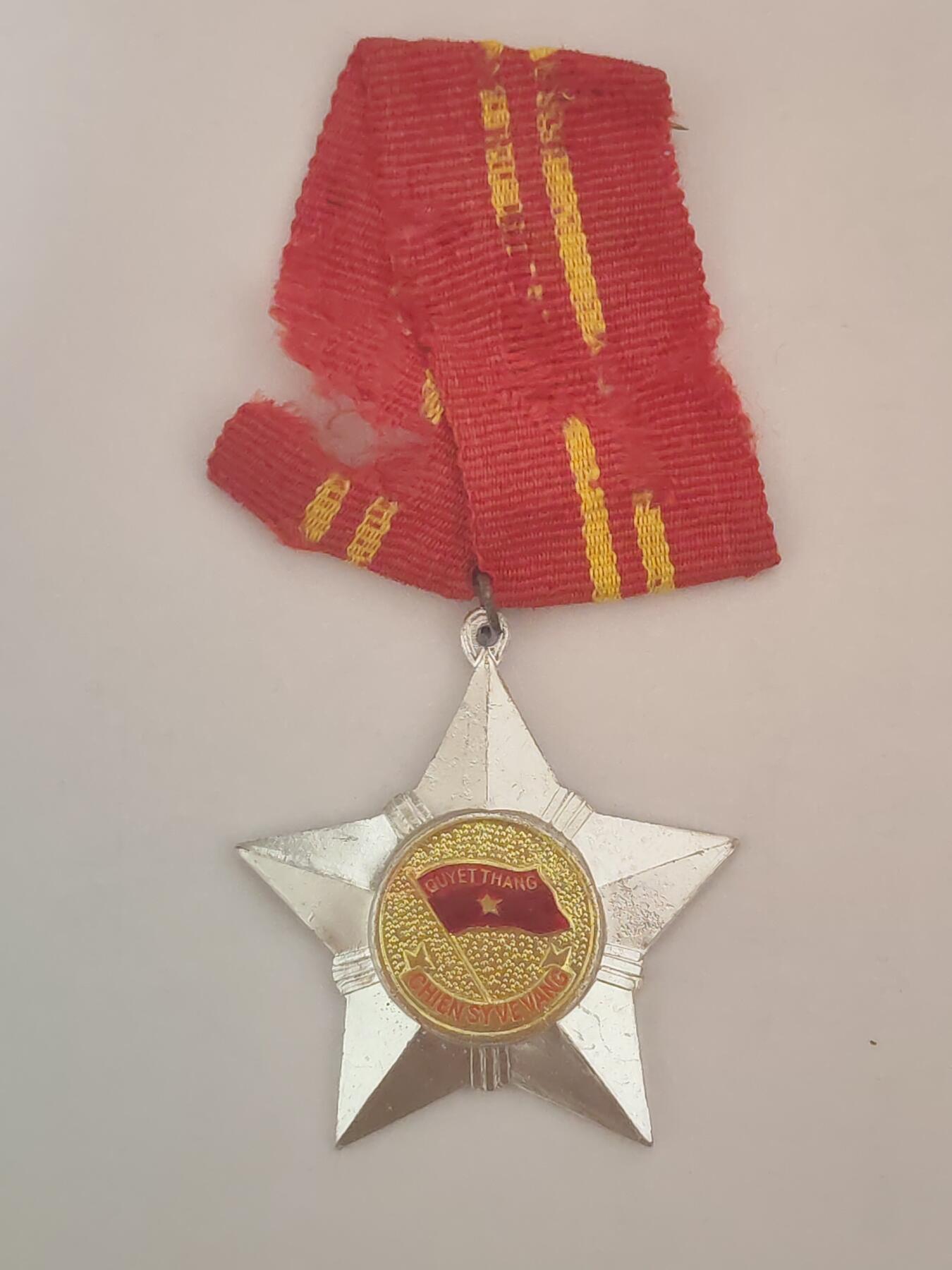韵星假日拍卖第三十四期 -- Rimey Holidays Auction 34 越南社会主义共和国二级光荣战士勋章 软挂版