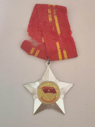 韵星假日拍卖第三十四期 -- Rimey Holidays Auction 34 - 越南社会主义共和国二级光荣战士勋章 软挂版