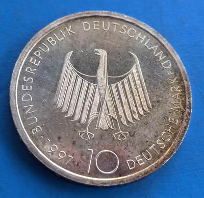 外国优质老铜币高银银币，周六九点倒数截拍，满百包邮，持续收拍 - 德国1997 年柴油发动机发明百周年10 马克大银币。正面饰联邦鹰徽，背面精准复刻柴油发动机结构，铭刻工业科技里程碑。德国精湛造币工艺加持，币面融合机械美学与历史厚重，是科技史与钱币收藏的跨界珍品，见证工业文明进程 。