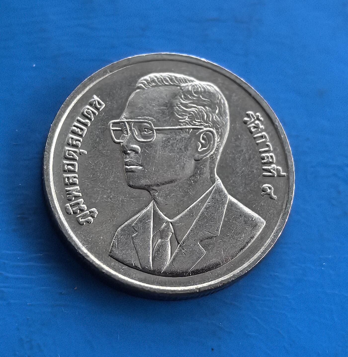 外国优质老铜币高银银币，周六九点倒数截拍，满百包邮，持续收拍 泰国1995年信息技术年2铢纪念币