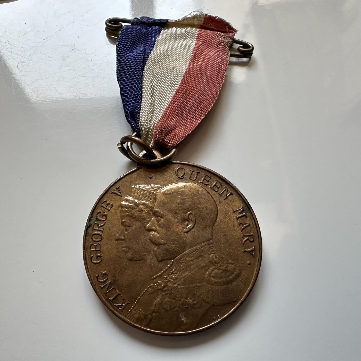 🌹外币初藏🌹🐯2026年第1场  每周二四六晚8️⃣点 接代拍 英国卡莱尔市乔治五世国王1935年银禧纪念章 32.3毫米