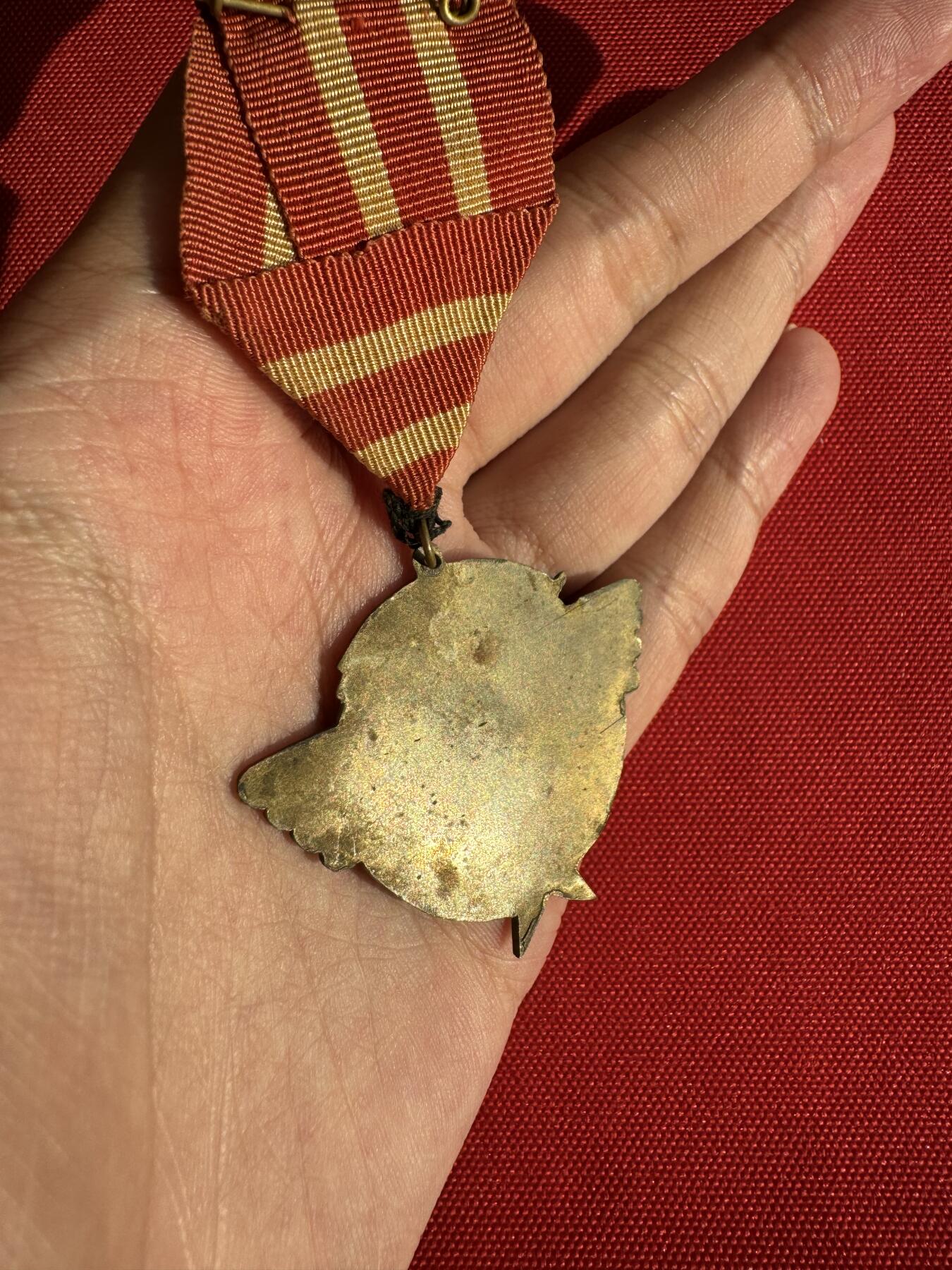 五哥徽章群   30号周二晚上八点4群联拍 铜章