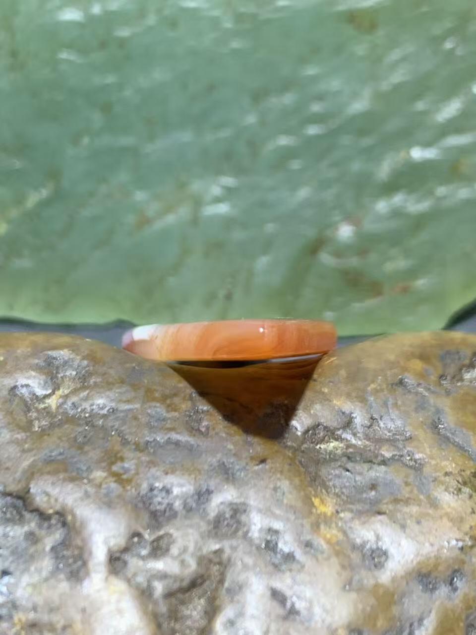 巴西玛瑙飞镖形通货吊坠一个，