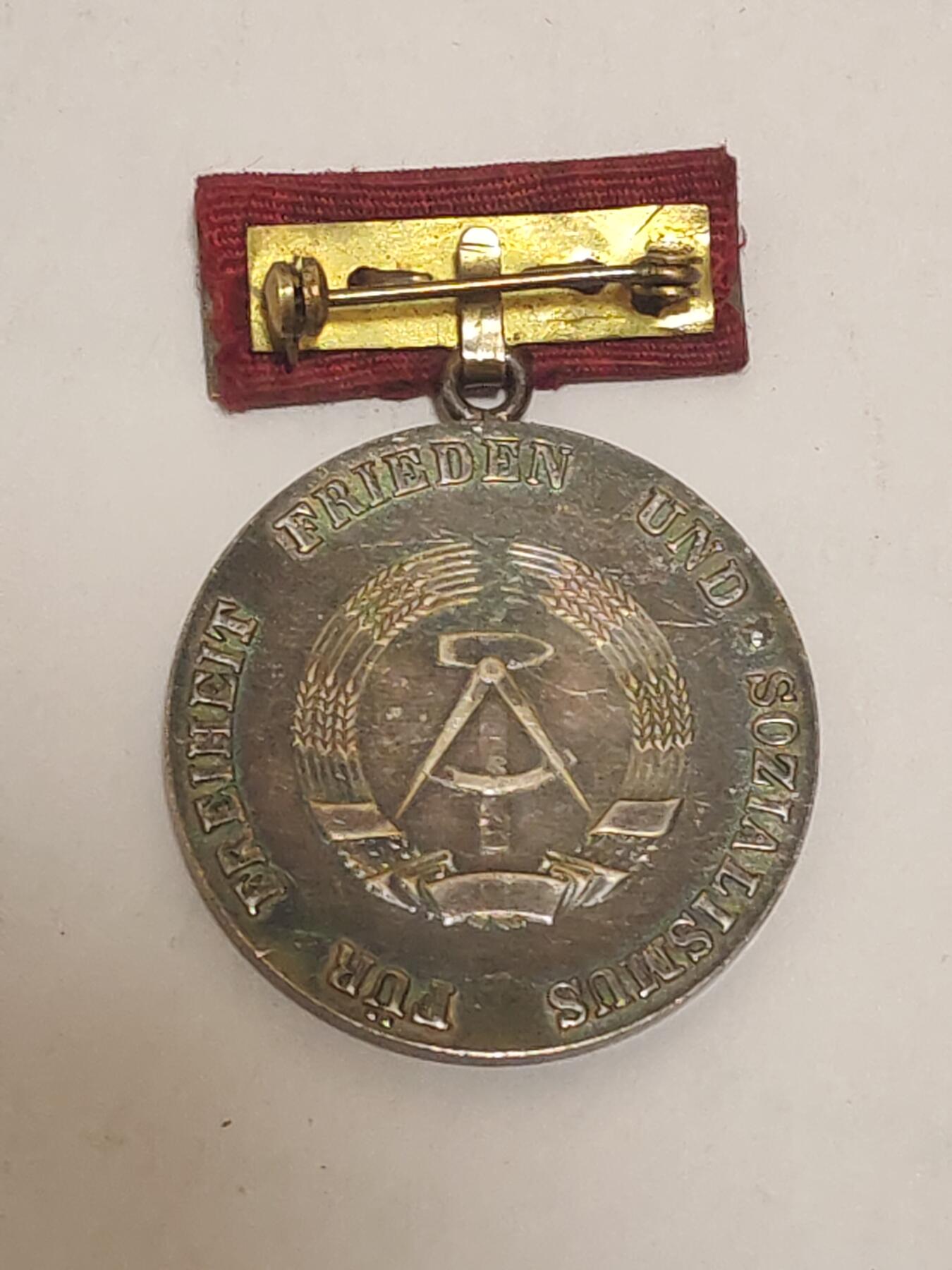 韵星假日拍卖第三十四期 -- Rimey Holidays Auction 34 民主德国1918-1923参与德国工人阶级斗争奖章  非常稀少 颁发1918共产党活动的人士 局部热珐琅 获得难度极高