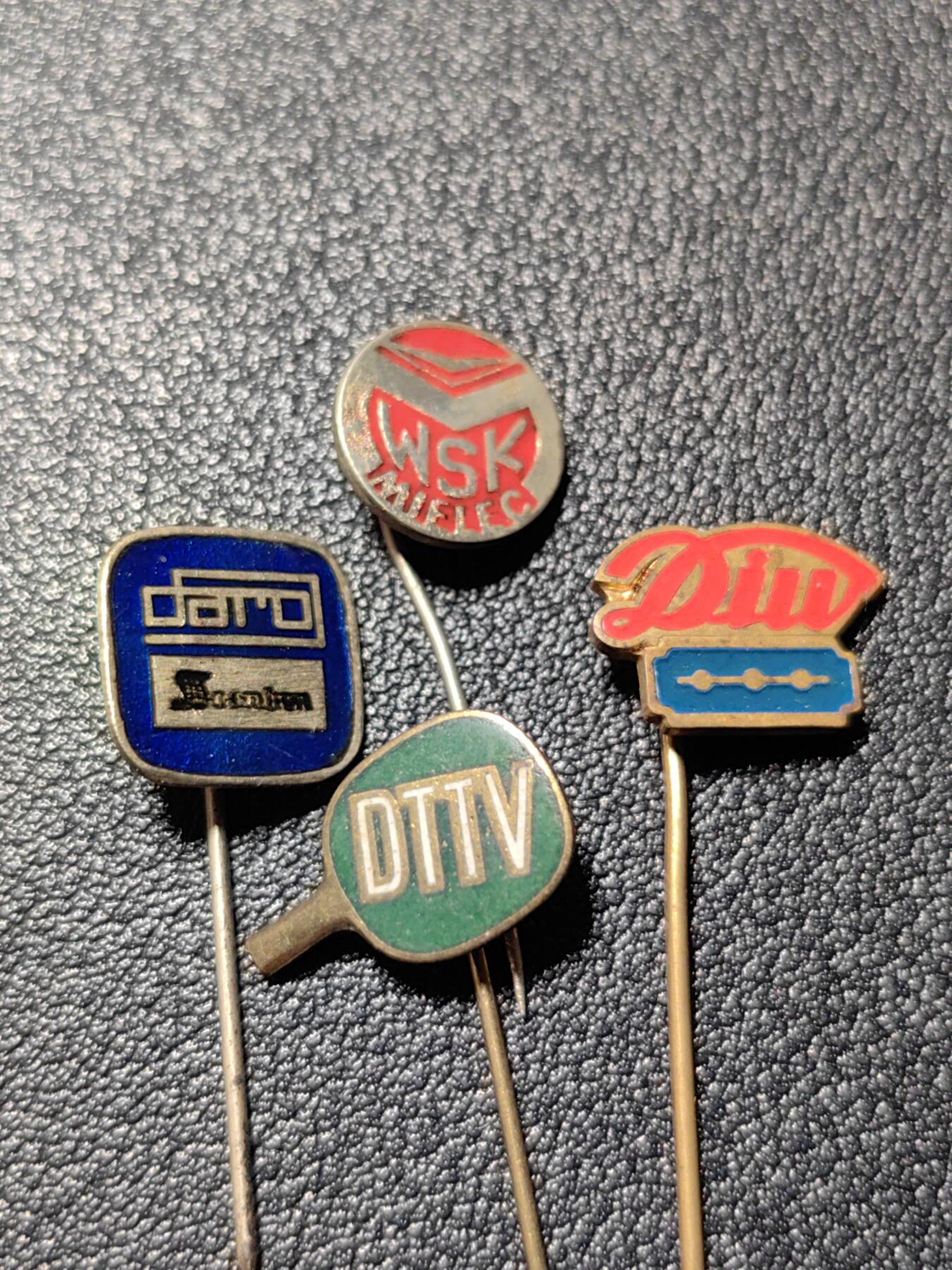 靖甫拍卖新拍第一场 铜珐琅徽章一组