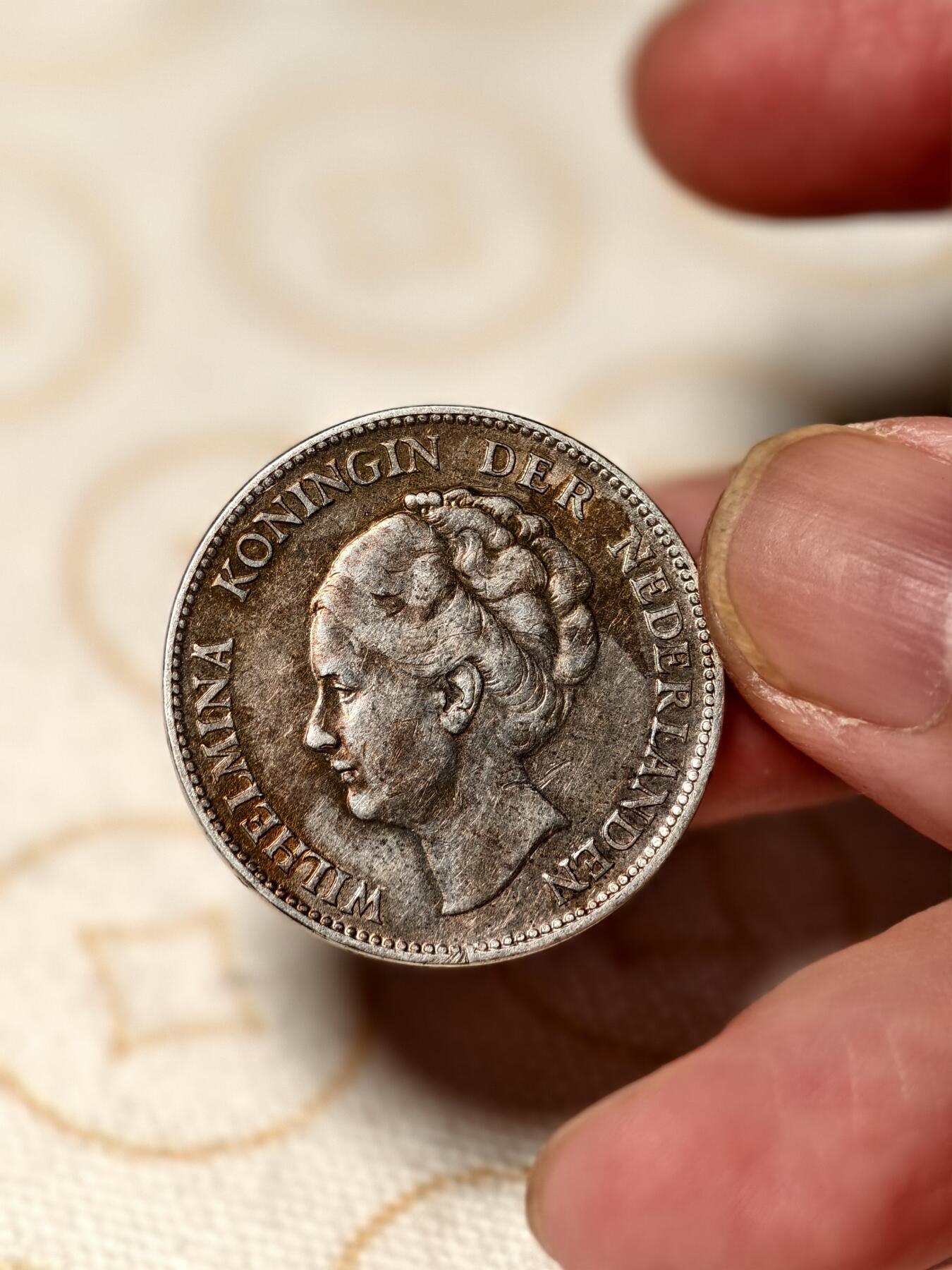 抚柳草堂-第五期章牌钱币（元旦欢庆场） 奖章勋章限时免佣 满百包邮 放漏专场 1939荷兰王国威廉明娜女王1G银币 重10g压力十足非常精致 带点彩光